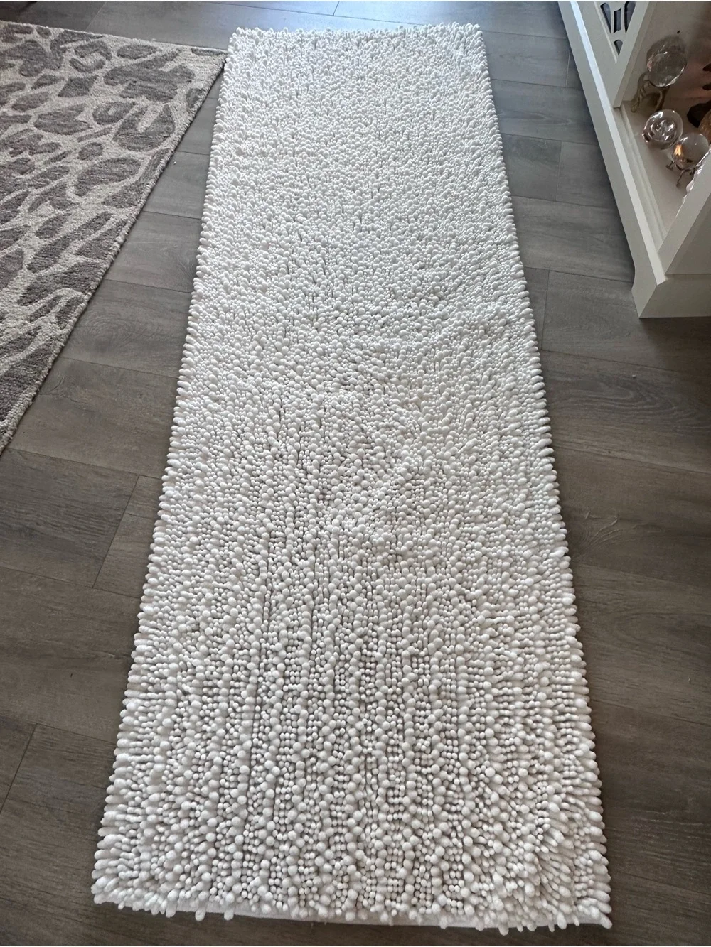 White Non Slip Washable Extra Thick & Soft Absorbent Chenille Bath Mat / Rug.